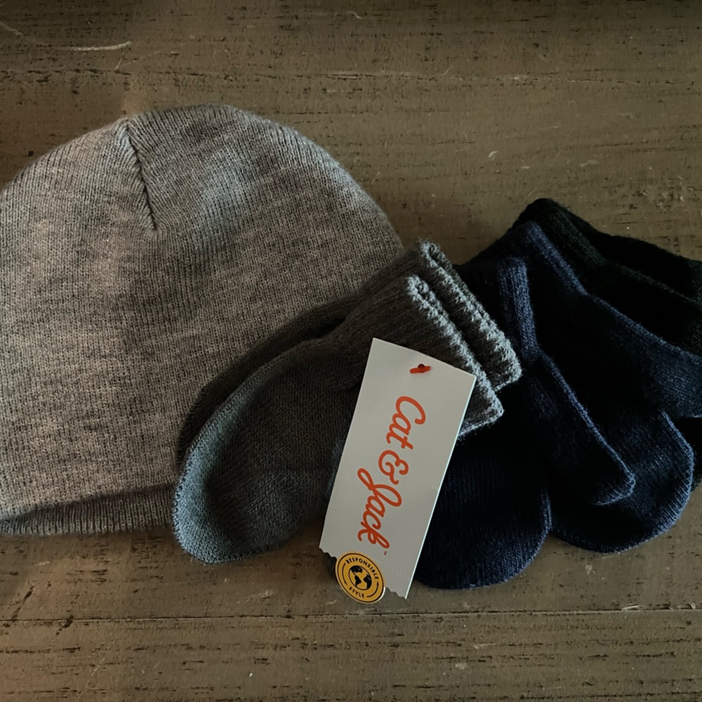 Cat & Jack Gray and Navy Kids Mittens with Grey Beanie